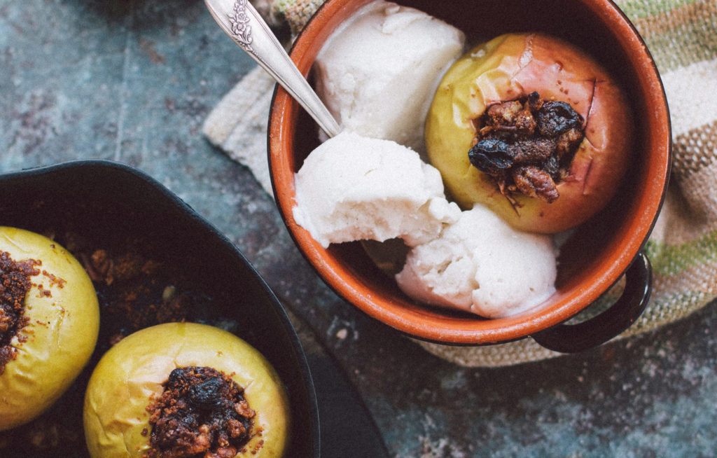 Try these Simple Baked Apples to Welcome Fall