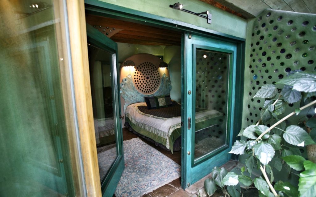 Earthship Bedroom Avocado Green Magazine   Earthship Bedroom 1024x640 