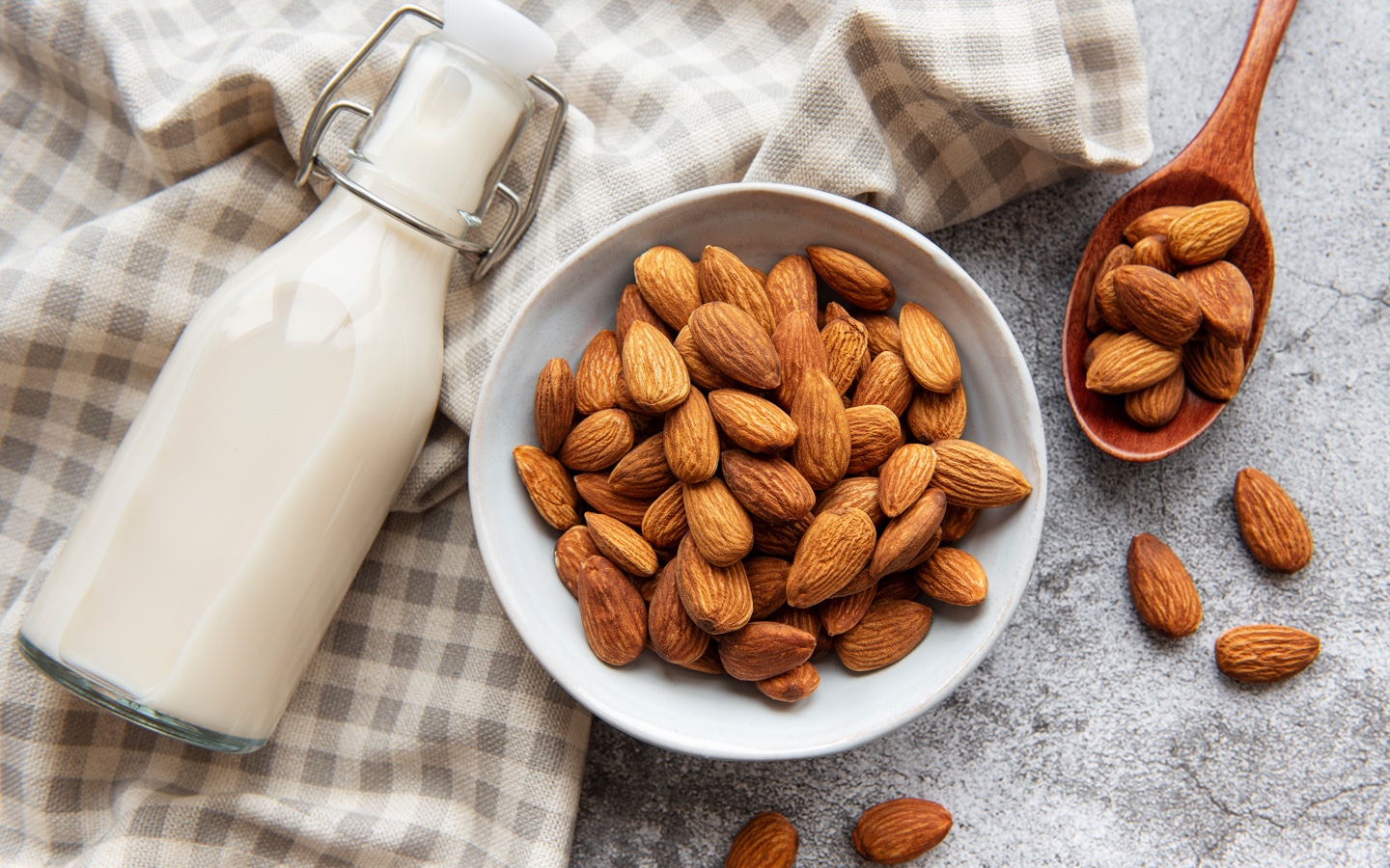 Миндальное молоко. Almond Health benefits. Almond перевод. Benefit of Nuts for Kids. Export Price of Almond.