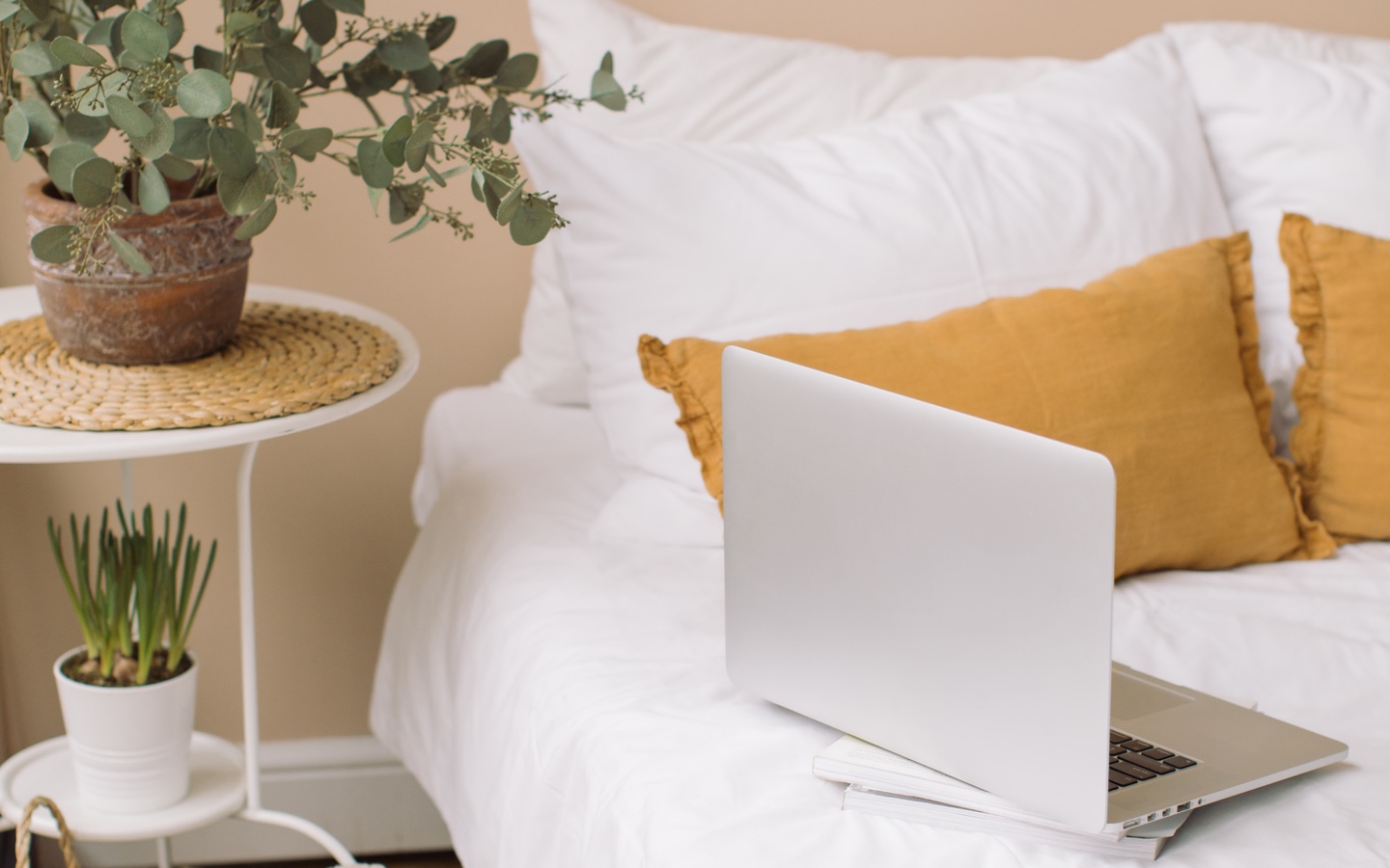 Spring Bedroom Details