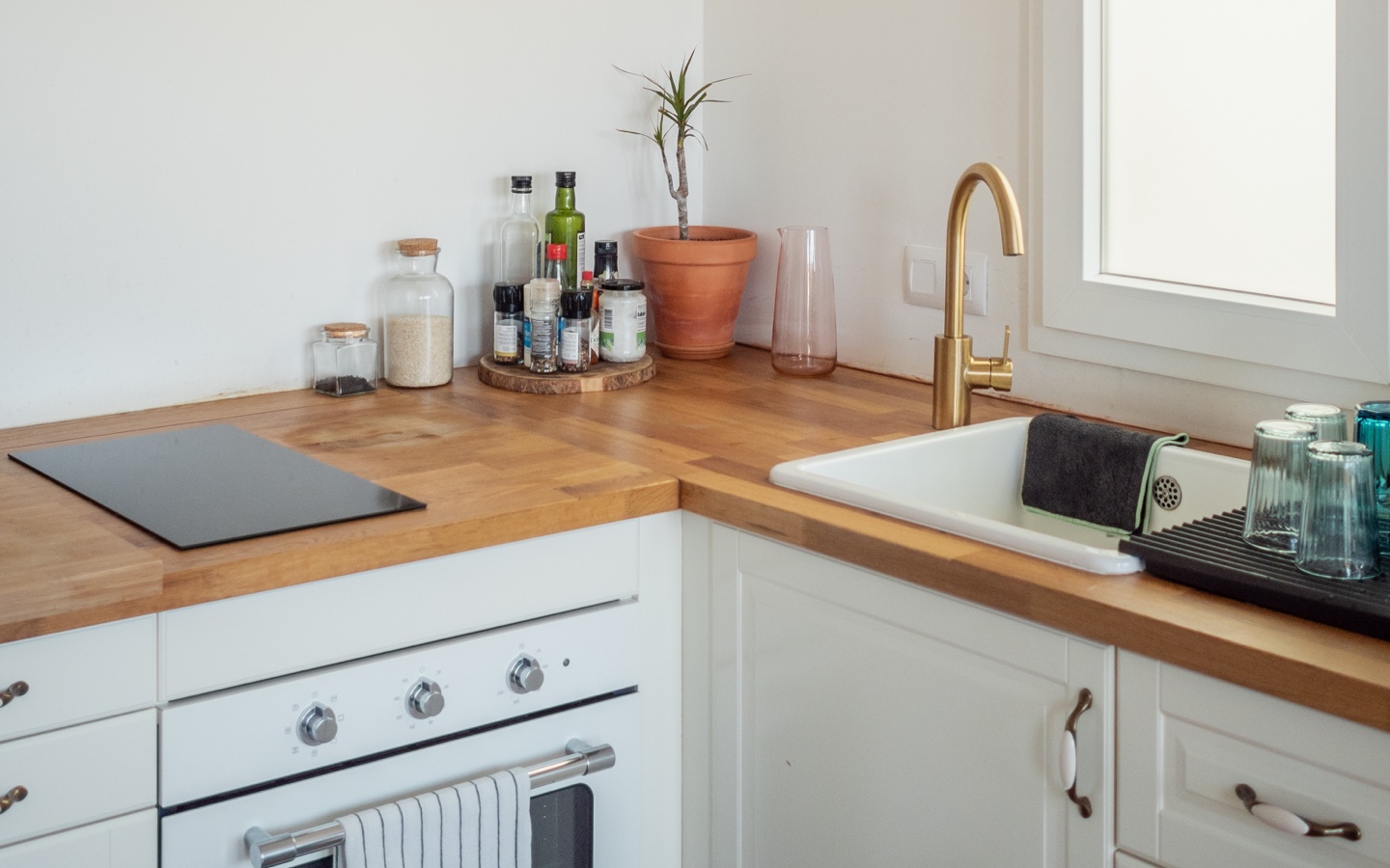 kitchen safety - Induction cooker on a wooden table? - Seasoned Advice