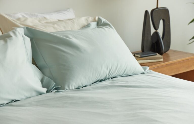 Optimize Your Sleep: Choosing the Right Pillow for Comfort and Support