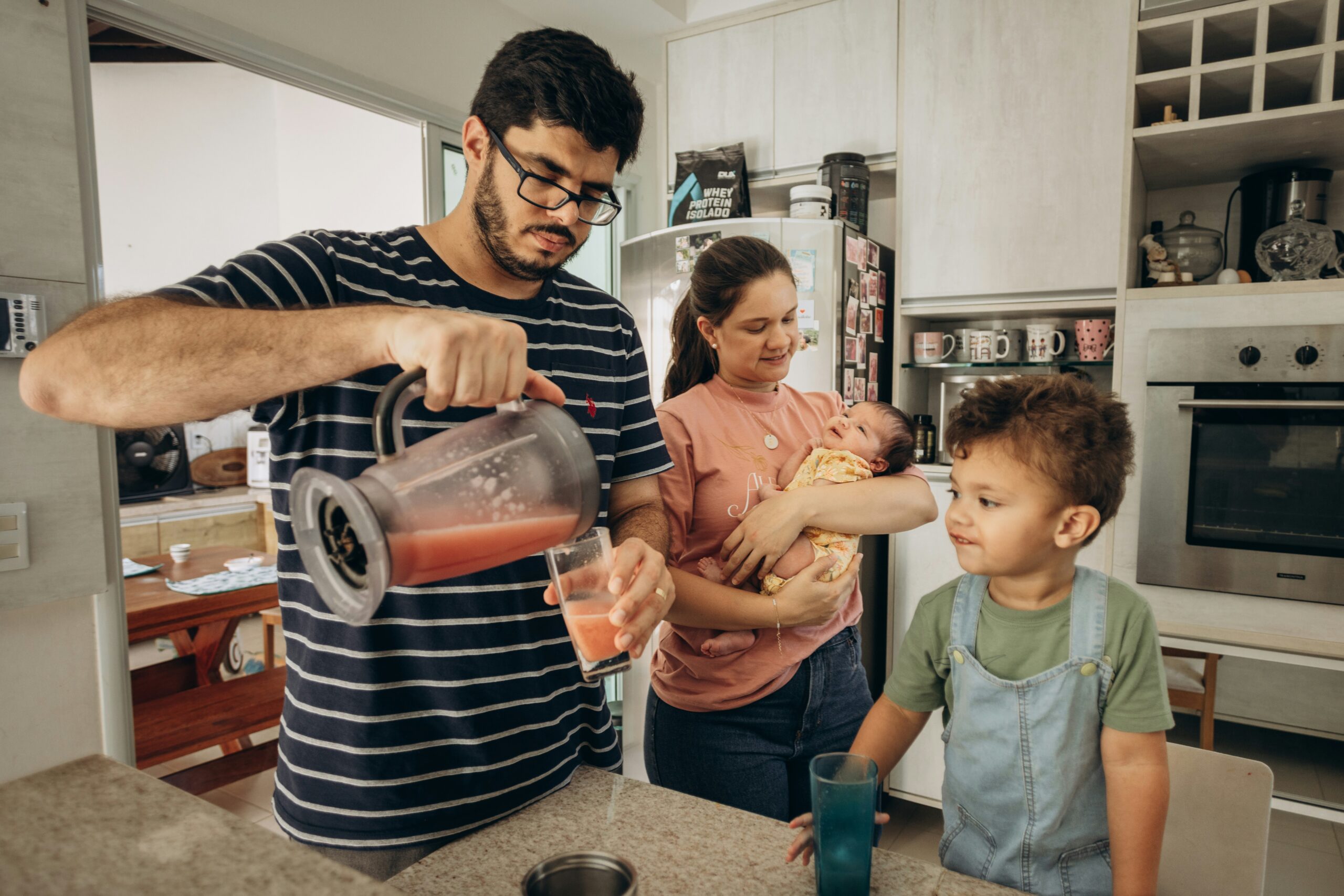 Family making a smoothie